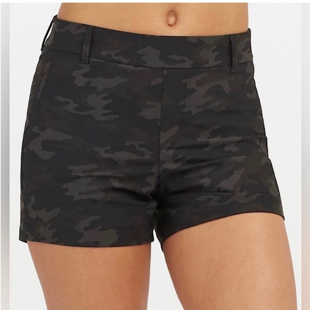NWT Spanx The Sunshine Shorts, 4" Inseam In Black Camo